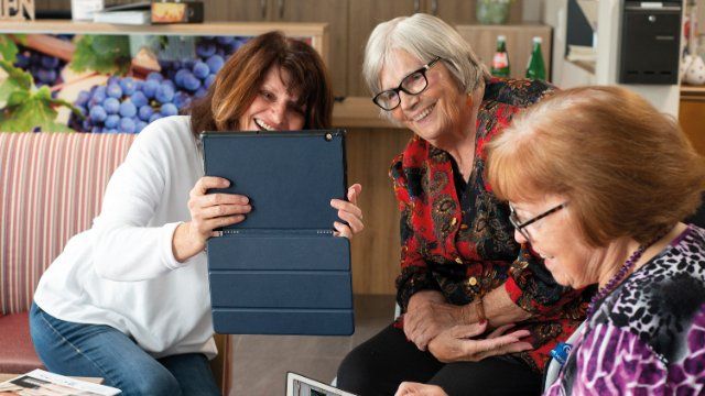 Die ältere Generation lernt die digitale Welt kennen