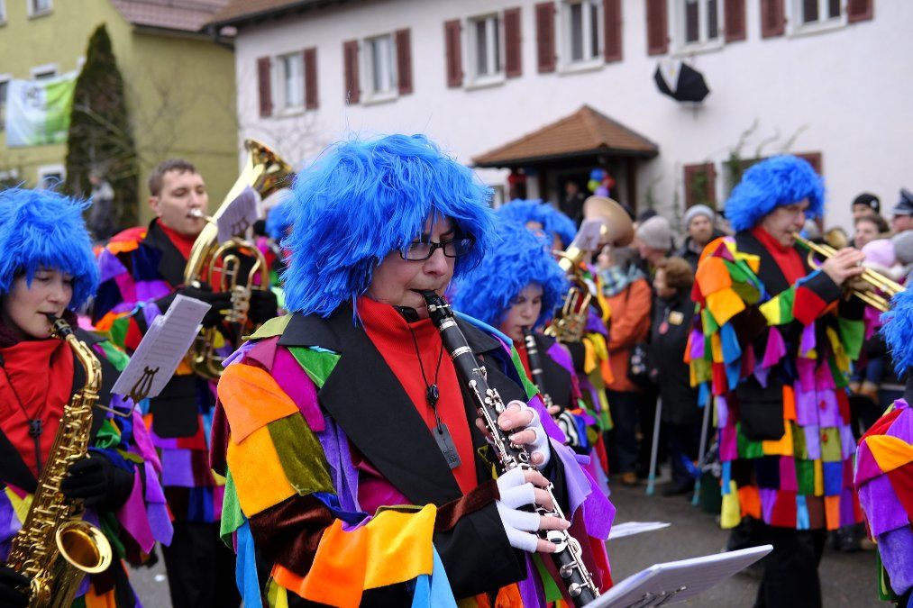 Zehntausende Narren feiern bei letzten Umzügen der Fastnacht