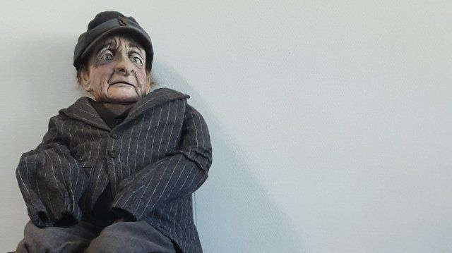 Mayen lässt die Puppen tanzen – und der Zuckertoni tanzt mit