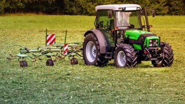 Traktorfahrer unter Drogen und ohne Nummernschild unterwegs