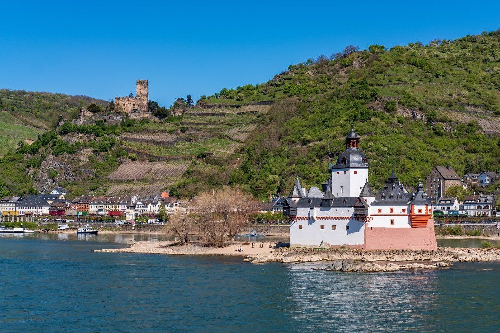 Wasserstand im Rhein für die Jahreszeit zu niedrig