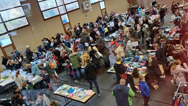 XXL-Kleider- und Spielzeugbasar in Arzbach 