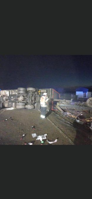 Mayen: Mit Wein beladener Lkw umgekippt 