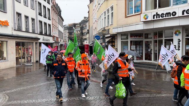Koblenz: Beschäftigte streiken für mehr Gehalt