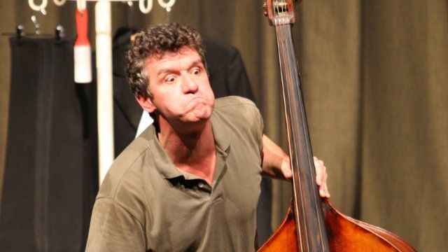 Musiker in der Midlife Crisis – Patrick Süskinds „Der Kontrabass“ im Alten Arresthaus