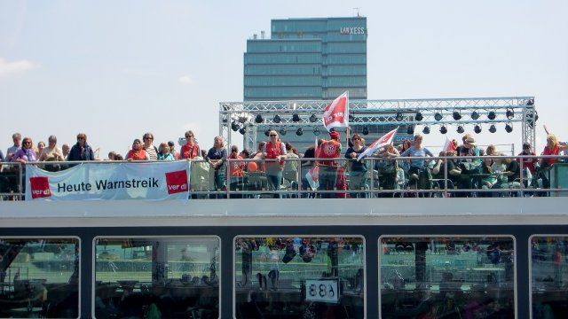 Großer Verkehrsstreik: Zahlreiche Bus- und Bahnausfälle am Montag