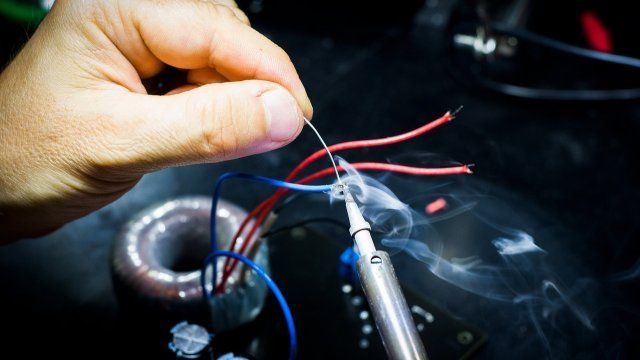 Elektrogeräte werden auf Vordermann gebracht – Hilfe bei digitalen Medien