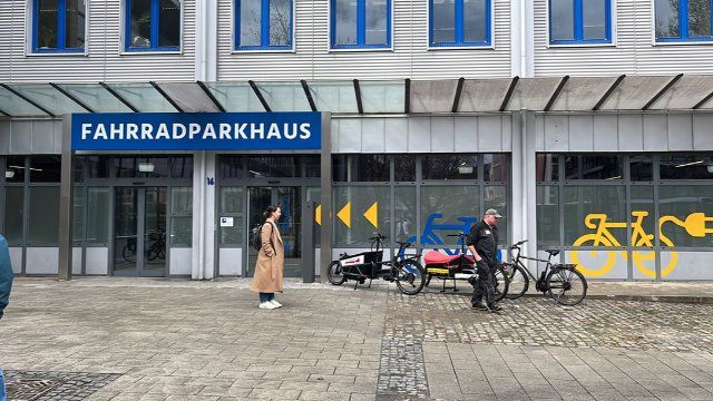 Erstes Fahrradparkhaus in Koblenz eröffnet