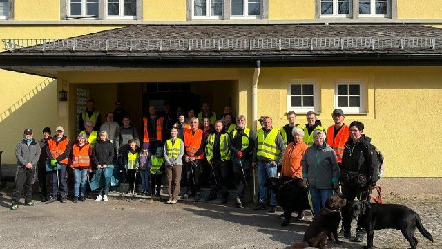 Große Beteiligung an der Aktion "Saubere Landschaft" in Freirachdorf Große Beteiligung an der Aktion "Saubere Landschaft" in Freirachdorf