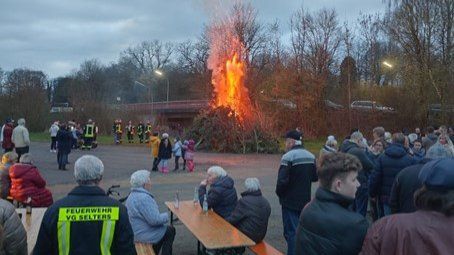 Beeindruckendes Osterfeuer in Rückeroth