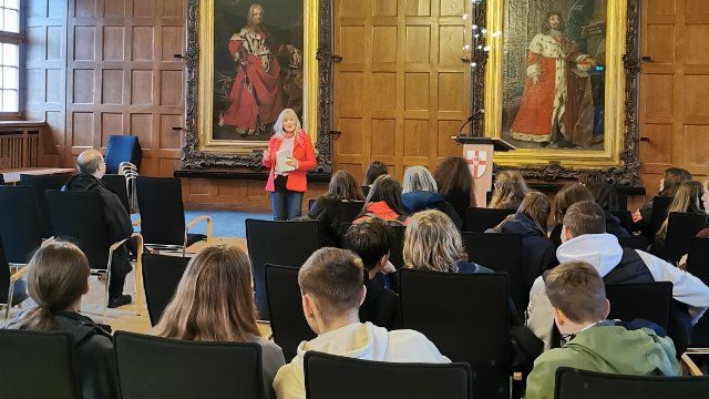 Stadt begrüßt rumänische Austauschschüler:innen
