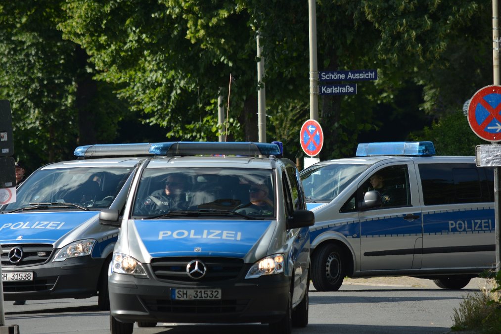 IS-Razzia: Über 1000 Polizeikräfte durchsuchen mehr als 100 Objekte IS-Razzia: Über 1000 Polizeikräfte durchsuchen mehr als 100 Objekte