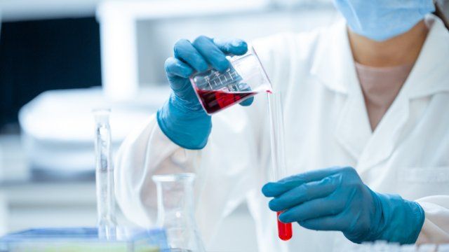 Biontech-Gewinn sinkt - Entwicklung von Krebsmedikamenten im Fokus