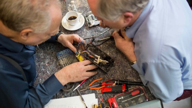 Reparatur von Kleingeräten und Hilfe bei digitalen Medien