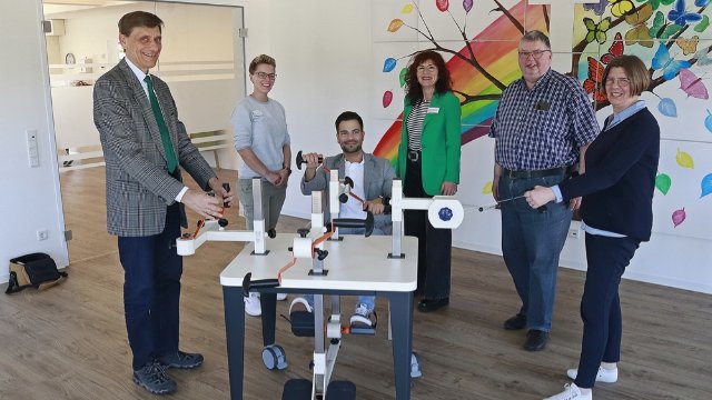 Neuer Plaudertisch sorgt für Geselligkeit und Fitness