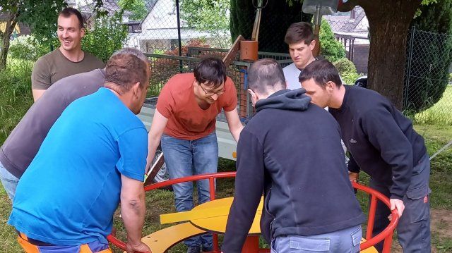 Neues Spielgerät auf dem Spielplatz im Oberdorf installiert