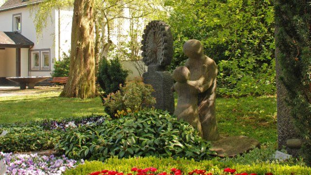 Manfred Böckling führt wieder über den Hauptfriedhof