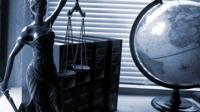 Soldat mit Leiche auf Beifahrersitz - Mann wegen Mordes vor gericht
