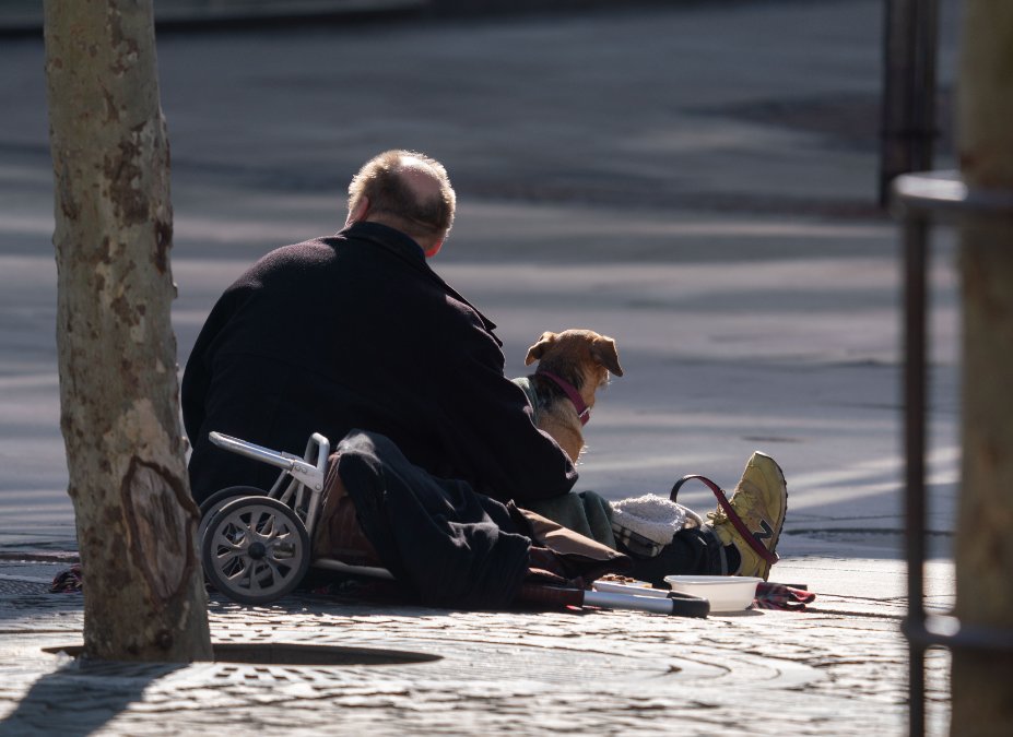 Wasser und Schatten: Wie Städte sich bei Hitze um Obdachlose kümmern Wasser und Schatten: Wie Städte sich bei Hitze um Obdachlose kümmern