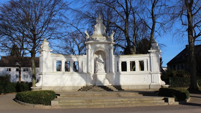 Die Vinothek on Tour in den Kaiserin-Augusta-Anlagen