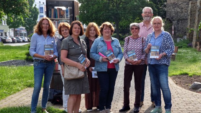 vhs-Kurs "Schreiben!" veröffentlicht "Wege ins Ungewisse"
