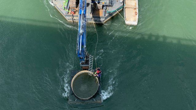 Kampfmittelsondierungen an Land und im Wasser