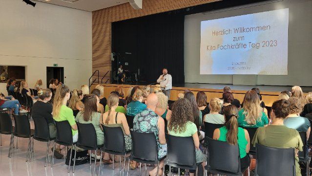 Erster Kita-Fachkräftetag in der Stadthalle Bendorf