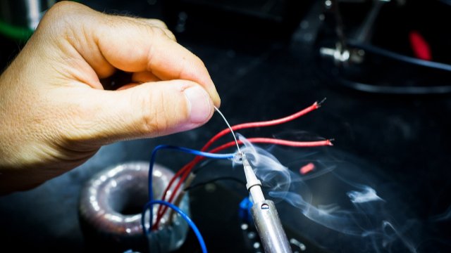 Reparatur von Kleingeräten und Hilfe bei digitalen Medien