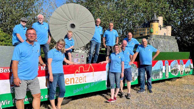 Mayen präsentiert sich beim Festumzug am Rheinland-Pfalz-Tag 