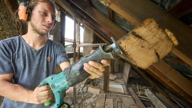 Aufbau im Ahrtal: Freiwillige sanieren Fachwerkhäuser und Co.