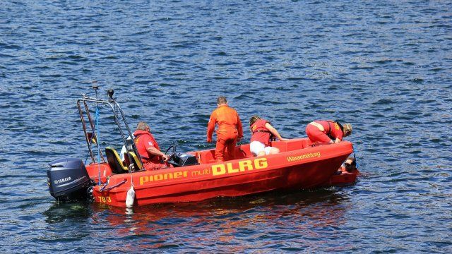 DLRG mahnt: Vorsicht beim Baden in kaltem Wasser