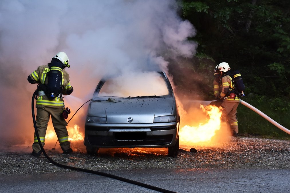Fünf Auto-Brände in Arzbach: Kripo übernimmt Ermittlungen Fünf Auto-Brände in Arzbach: Kripo übernimmt Ermittlungen