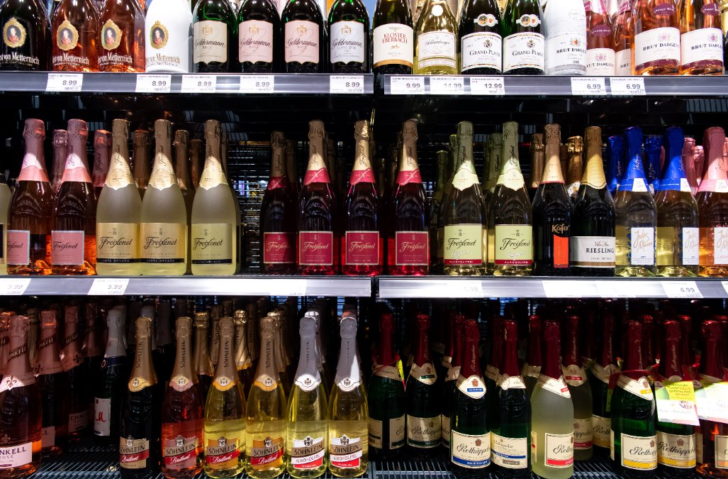 Sekt ohne Folienkapsel EU-Regelung ermöglicht andere Flaschen Sekt ohne Folienkapsel EU-Regelung ermöglicht andere Flaschen