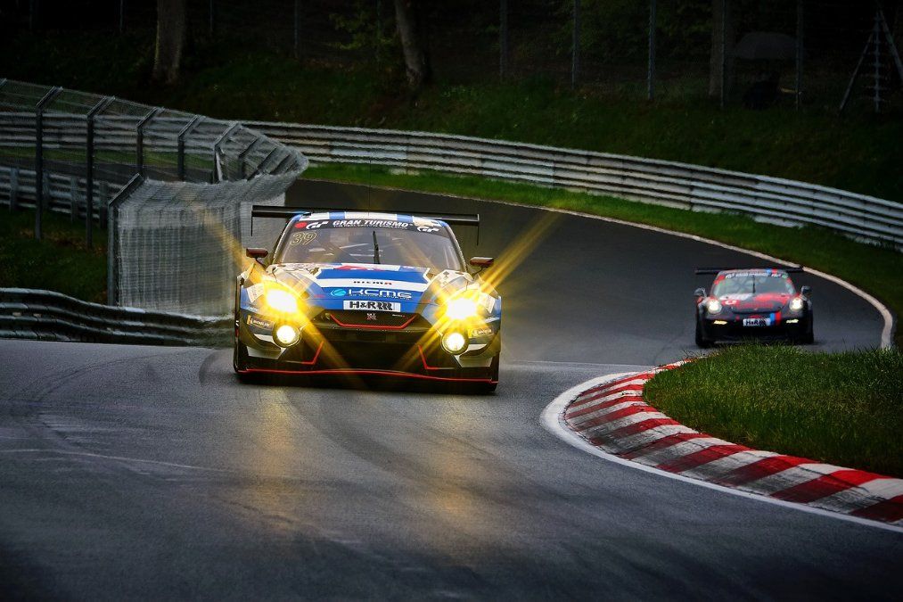 Zwei Menschen sterben bei gewerblicher Testfahrt auf Nürburgring Zwei Menschen sterben bei gewerblicher Testfahrt auf Nürburgring