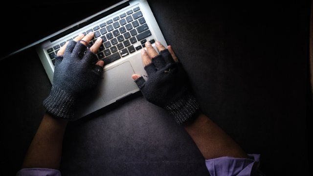 Rassistische Posts im Internet - auch Polizisten in Verdacht