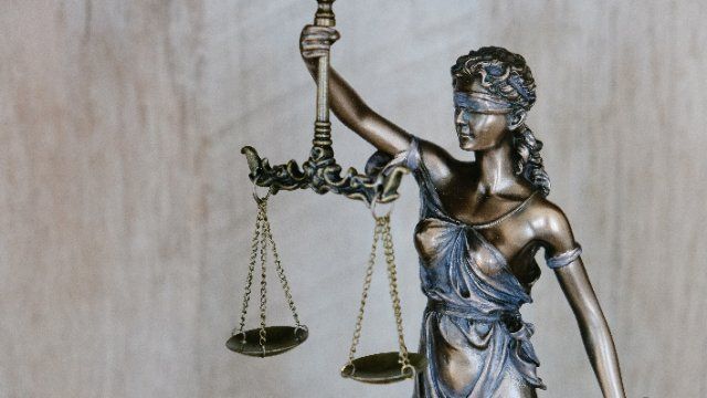 Prozess um tödlichen Brandanschlag: Gutachterin für Jugendstrafrecht