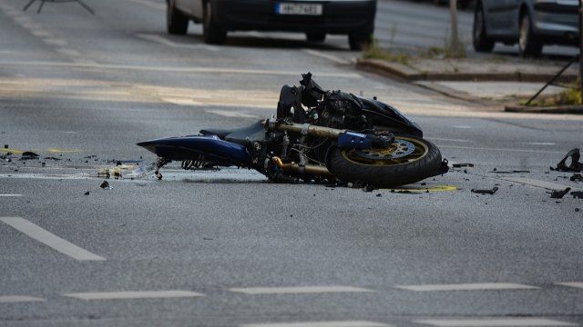 Westerwald: Motorradfahrer kommt von Fahrbahn ab und verletzt sich schwer