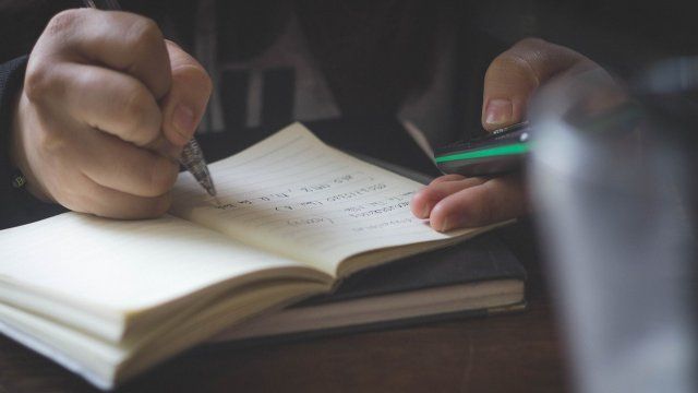 Ministerium dringt auf Konzepte zur Anwesenheitskontrolle in Schulen