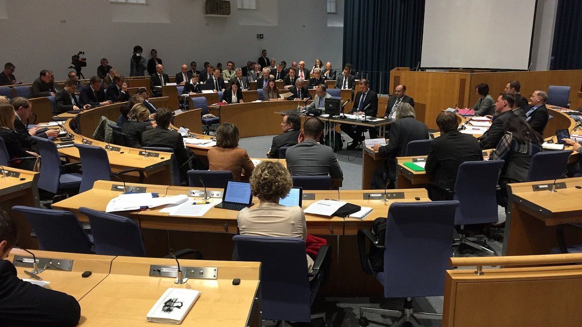 Planspiele und Bildung: 20.000 Gäste im rheinland-pfälzischen Landtag gezählt