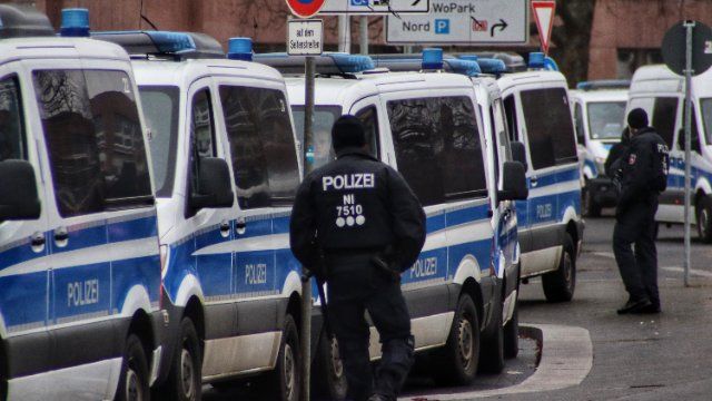 Drei Festnahmen nach Drogenherstellung in Neuwieder Halle