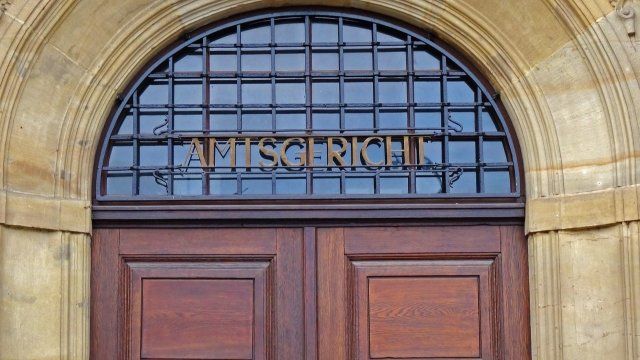 Montabaur: Mann wegen Verbreitung von Hitler-Fotos vor Gericht