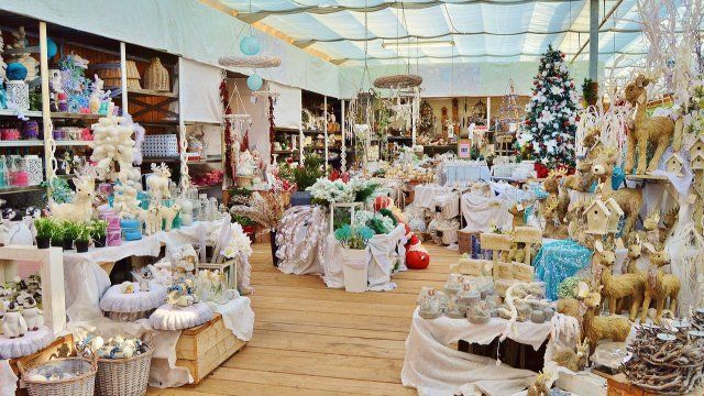 Handwerkskunst von Häftlingen auf Weihnachtsbasar