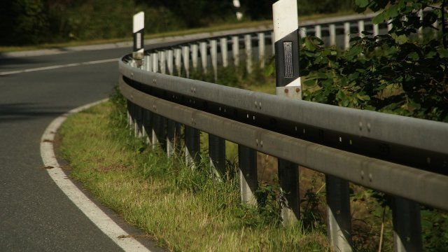 Kreis Neuwied: 16-Jähriger stürzt mit Leichtkraftrad - schwer verletzt