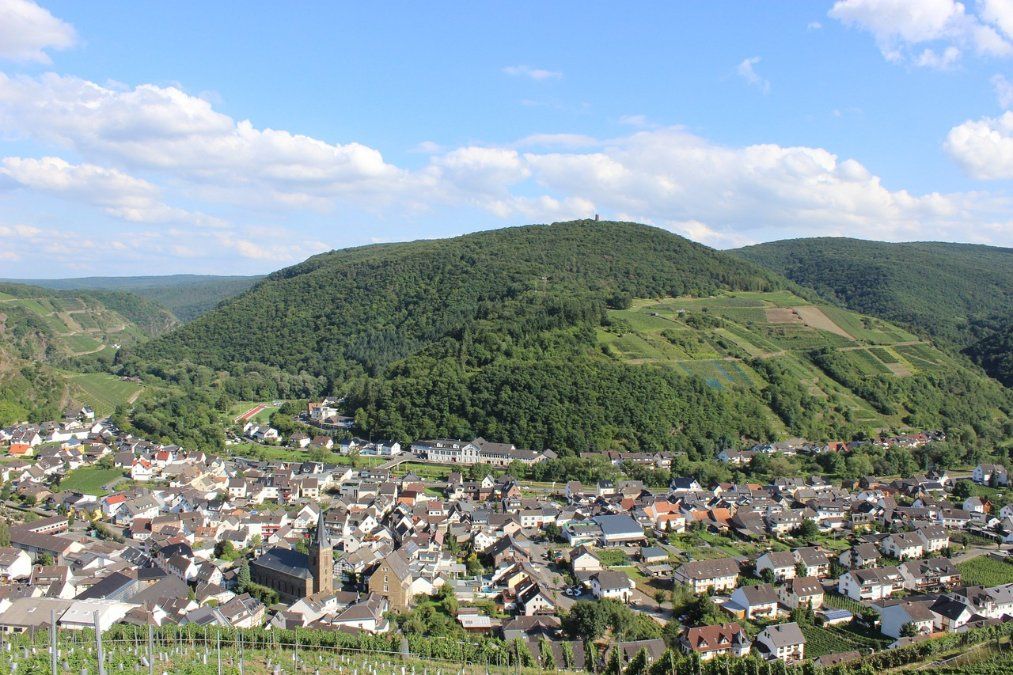 900 Jahre getrennt: Marienthal gehört nun zu Dernau 900 Jahre getrennt: Marienthal gehört nun zu Dernau