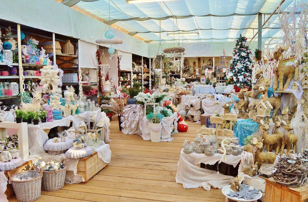 Handwerkskunst von Häftlingen auf Weihnachtsbasar