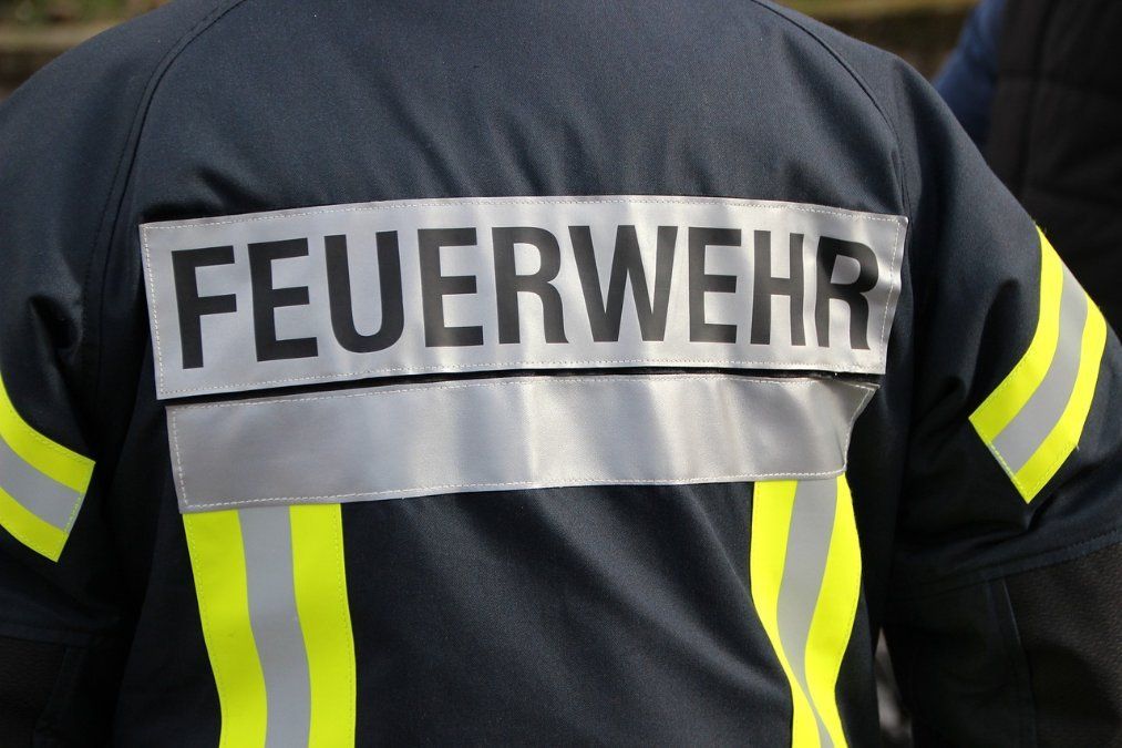 Westerwald: Brandbekämpfung während eisigen Temperaturen - Anbau in Bürdenbach vollständig zerstört
