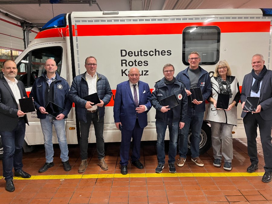 Ehrenamtlich Aktive des DRK Bezirksverbandes Koblenz erhalten iPad-Spende Ehrenamtlich Aktive des DRK Bezirksverbandes Koblenz erhalten iPad-Spende