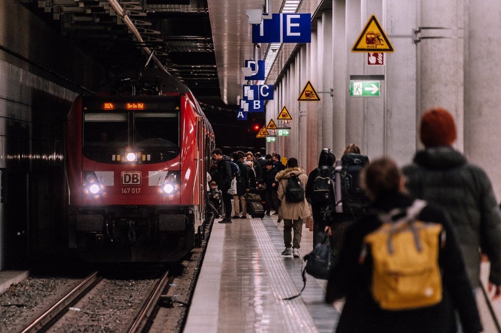 #MehrAchtung: Kampagne für mehr Respekt in Bussen, Bahnen und Bahnhöfen #MehrAchtung: Kampagne für mehr Respekt in Bussen, Bahnen und Bahnhöfen