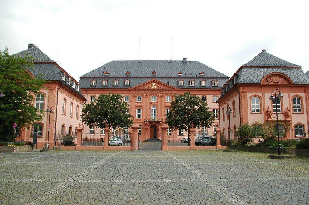 Debatten über Finanzmittel für Geflüchtete und ungenutzten Wohnraum