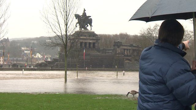 Ergiebiger Regen lässt Hochwassergefahr steigen